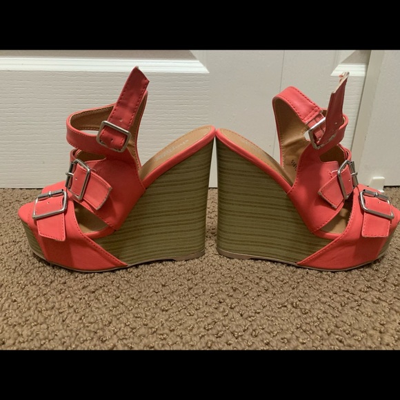Coral Strappy Wedges - Picture 4 of 5